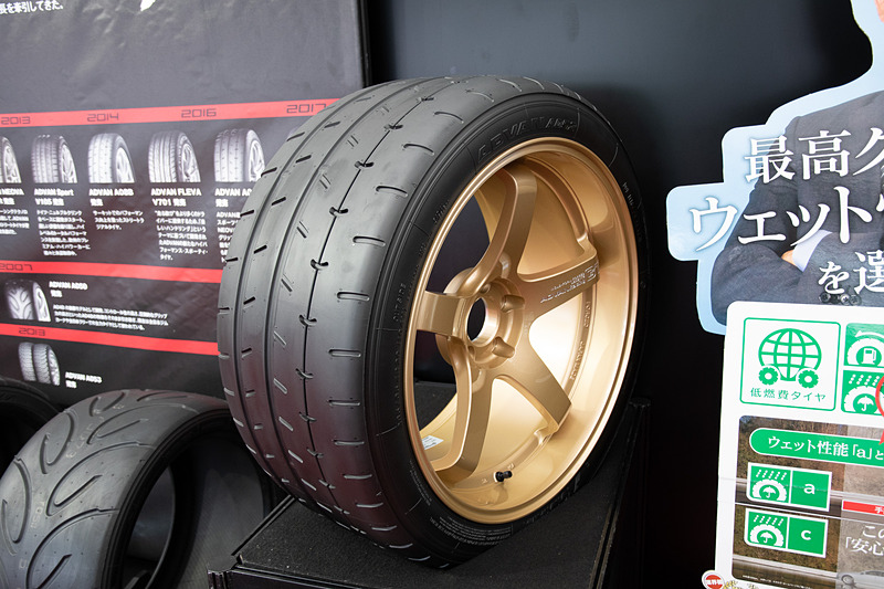 R35 GT-R純正サイズの「ADVAN A052」。近日発売