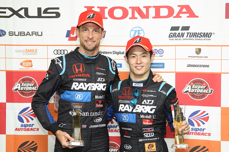 100号車 RAYBRIG NSX-GTのジェンソン・バトン選手（左）と山本尚貴選手（右）