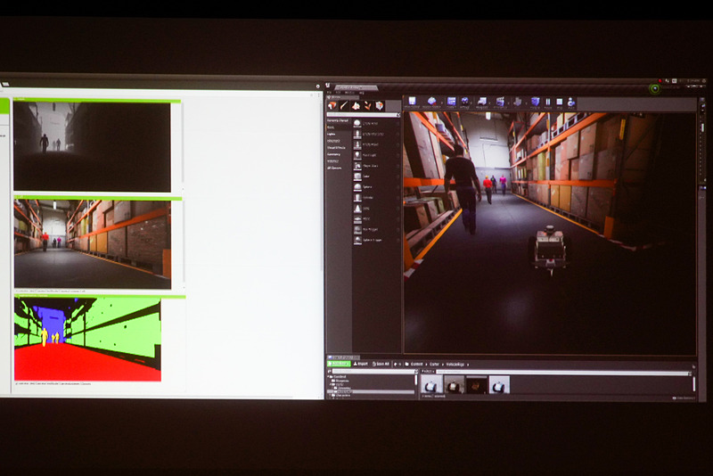 実際のデモ。右画面がUnrealエンジンのシミュレーター