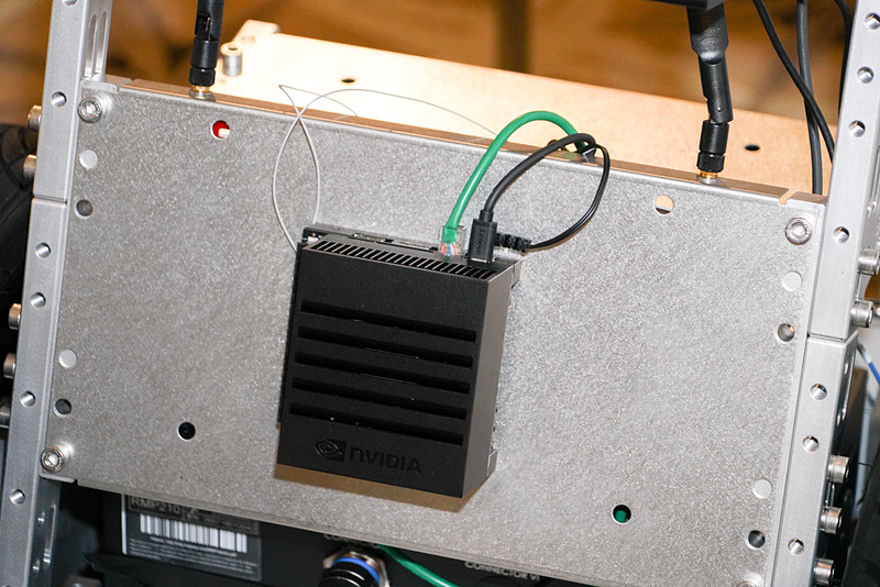 Jetson AGX Xavier開発者キットが組み込まれている