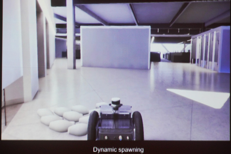 出現する突発的な障害物に対応する動きのデモ