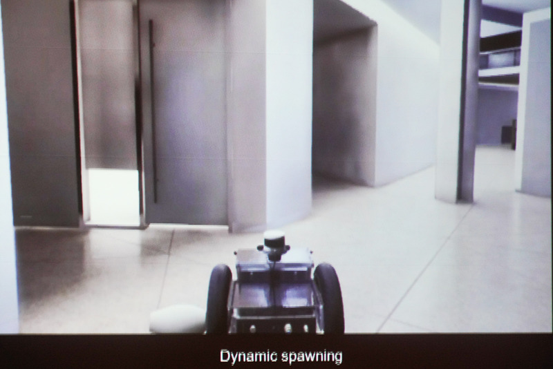 出現する突発的な障害物に対応する動きのデモ