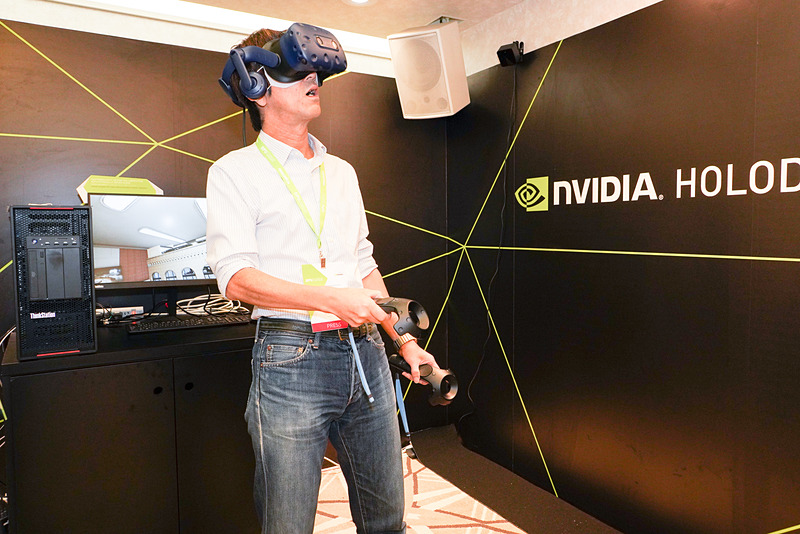 模型内に入り周囲を見渡すと、あまりのリアルさに圧倒され、どうしても間抜けな顔になる