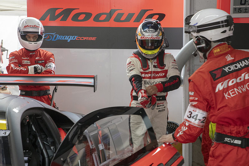 セットアップの確認のため、まずは道上選手が乗り込む