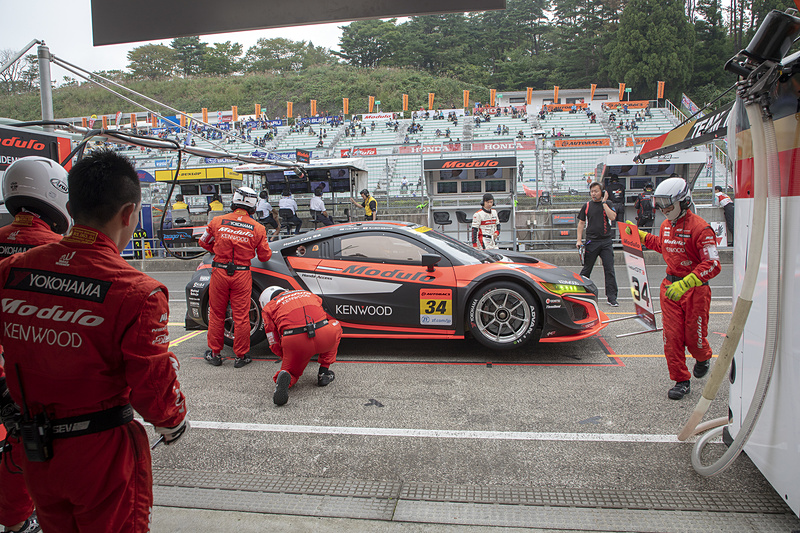 リアが暴れるようで、セットアップを変更