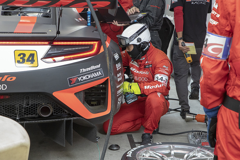 リアが暴れるようで、セットアップを変更