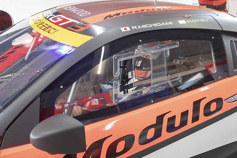 Q1は大津選手が担当する。路面はドライ。直前までリアのセットアップ変更を行なっていた