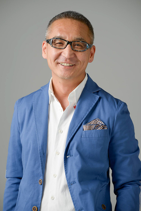 当日の司会進行を担当する、おもいやりライト運動事務局 プロデューサー 山名清隆氏（左）とFMヨコハマ DJ 鈴木まひる氏（右）