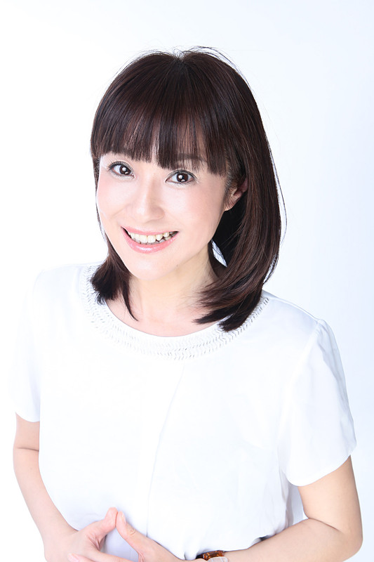 当日の司会進行を担当する、おもいやりライト運動事務局 プロデューサー 山名清隆氏（左）とFMヨコハマ DJ 鈴木まひる氏（右）