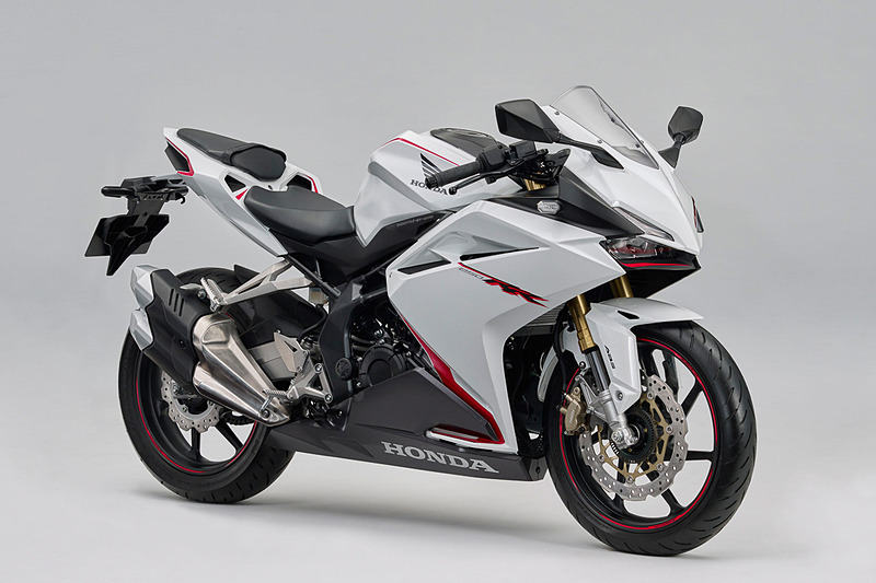 ビギナーコースも用意される2輪車の試乗はクローズコースで実施