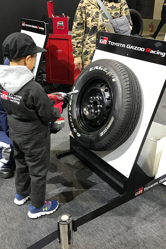 エンジニアウェア姿で参加できる「タイヤチャレンジ」