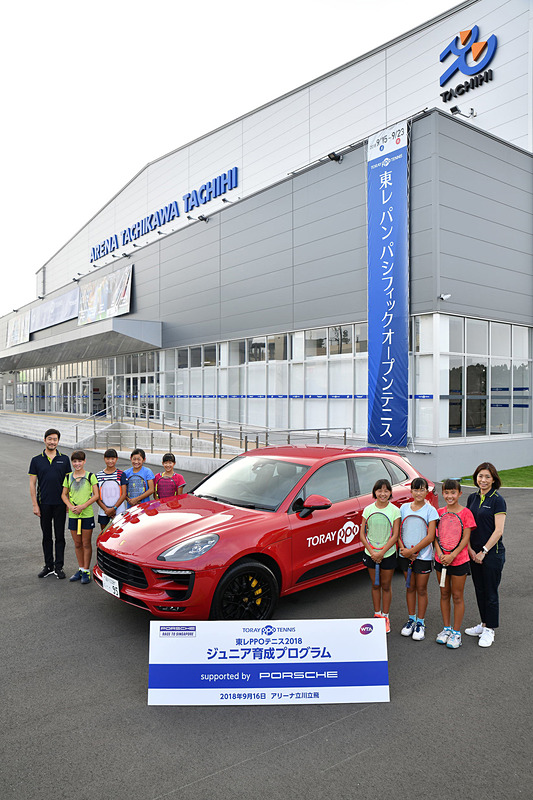 今回招待されたのは、12歳以下の女子関東ジュニアテニスランキング上位7名