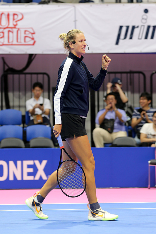 「コートでイライラした時にはどうしたらいいですか？」「私は次のポイントに集中するように、イライラはすぐ忘れるようにしているわ」