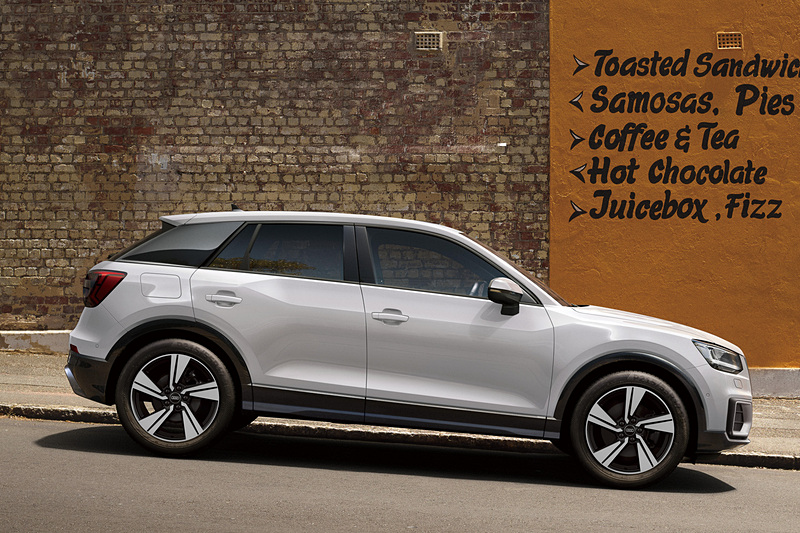 「マンハッタングレー」の専用コントラストペイントを前後バンパー下部やホイールアーチ、サイドスカートなどに設定