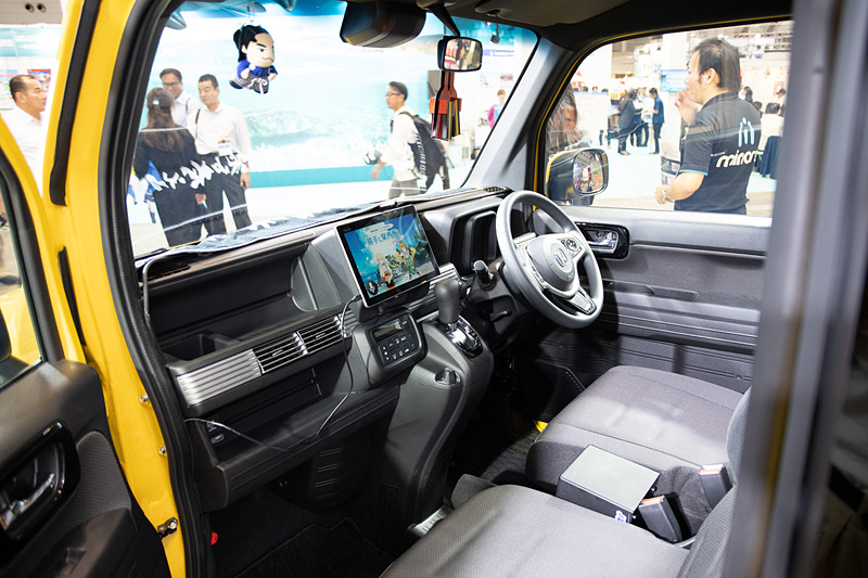 N-VANのセンターコンソールに配置されたAI観光案内「勝手に案内所！」