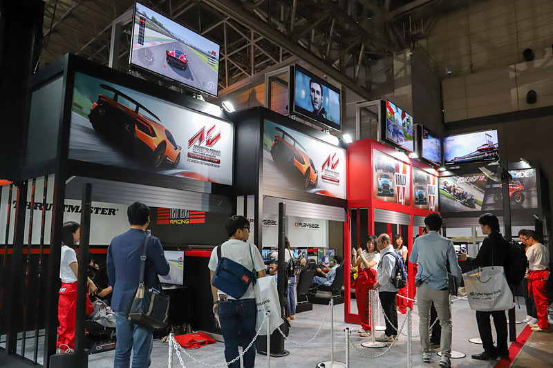 5ホールにブースを出展するオーイズミ・アミュージオは、「MotoGP18」「アセットコルサ アルティメット・エディション」「RIDE 3」「V-Rally 4」の試遊台を多く設置していた