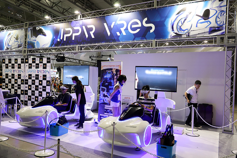 10ホールのJPPVRブース。実際に2輪車や4輪車に搭乗してVRを体感可能。設置されている筐体が動くため、よりリアルな体験ができる
