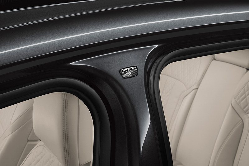 専用のボディカラーと内装色で個性を演出