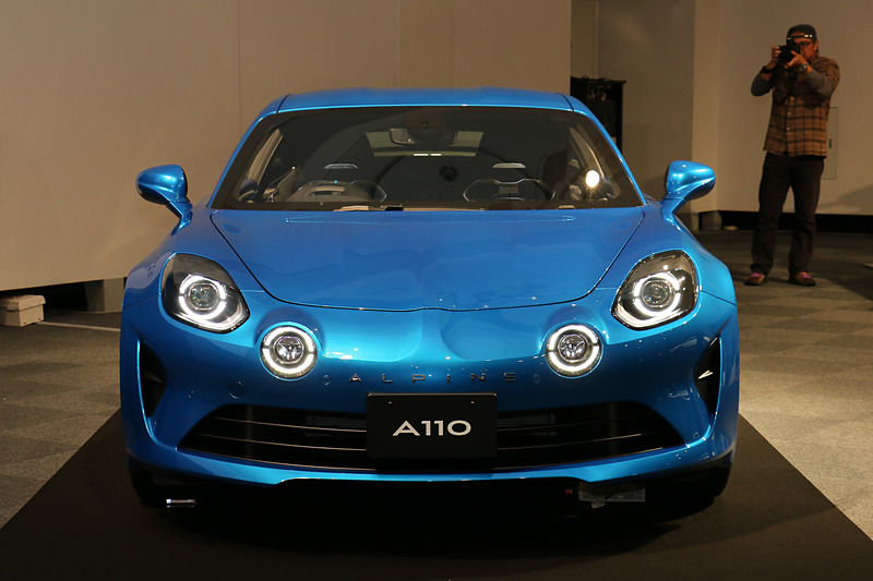 A110 ピュア。ボディカラーは「ブルー アルピーヌ M」