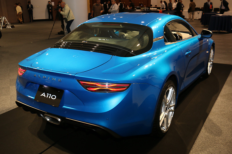 A110 ピュア。ボディカラーは「ブルー アルピーヌ M」