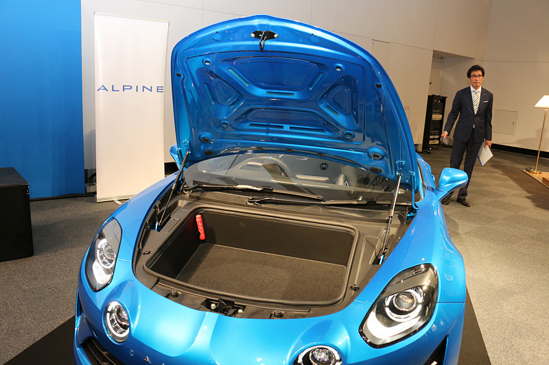 車両の前後にラゲッジスペースを設定。容量はフロントが100L、リアが96Lとなる