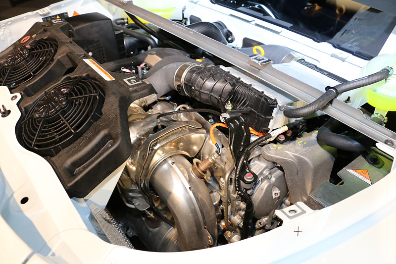 キャビン後方に搭載される「M5P」型の直列4気筒DOHC 1.8リッター直噴ターボエンジン。最高出力185kW（252PS）/6000rpm、320Nm（32.6kgfm）/2000rpmを発生する