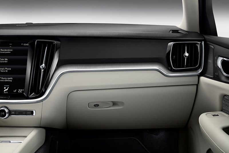 インテリアでは快適性とスリムなデザインを両立