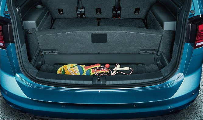 ラゲッジ容量は137L～1857L。ラゲッジアンダースペースも備える