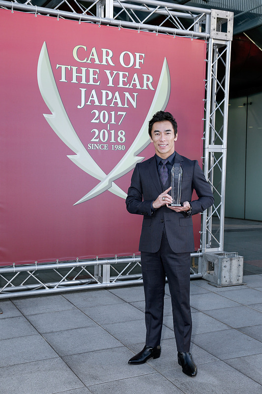 佐藤琢磨選手による「インディアナポリス500マイルレースで日本人初の優勝」が日本カーオブザイヤー実行委員会特別賞を授賞