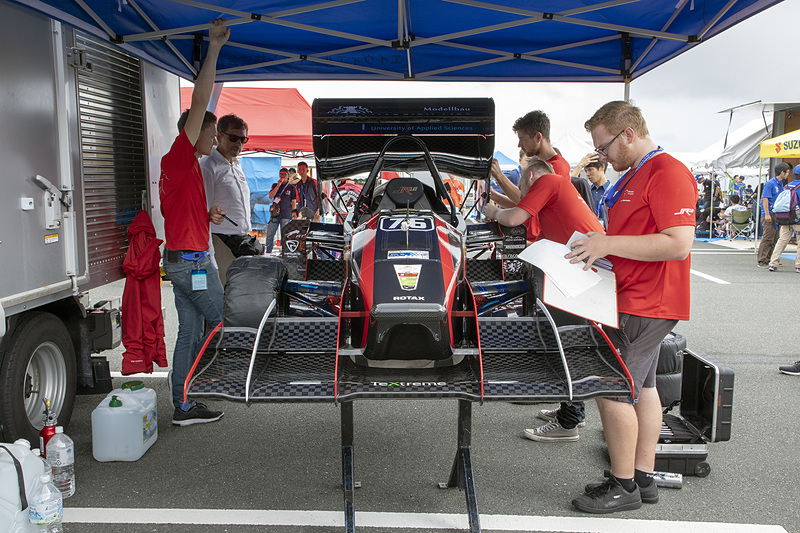 学生フォーミュラに参加できるのは大学院、大学、短大、高等専門学校、または短大相当の専門学校の学生。海外からの参加チームも増えている