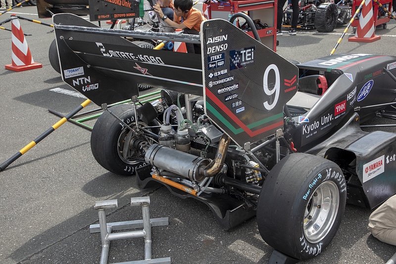 トランスミッションはシームレストランスミッションを自作して搭載