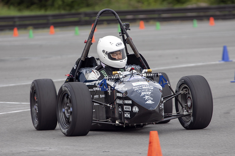 豊橋技術科学大学のマシン。カーボンモノコックに電動スポーツバイクのモーターを使用