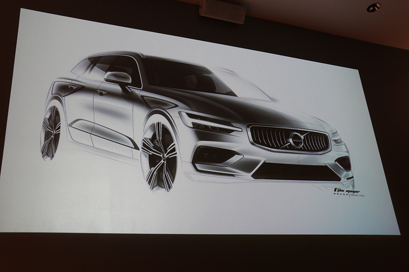 V60開発時に作成された内外装のスケッチ