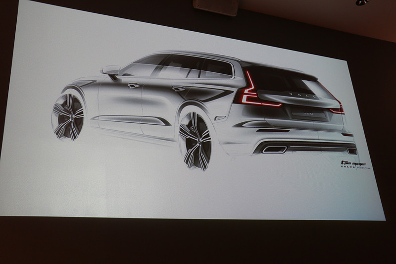 V60開発時に作成された内外装のスケッチ