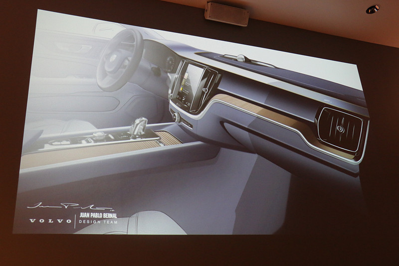 V60開発時に作成された内外装のスケッチ