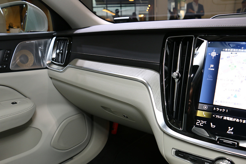 インテリアパネルに「ドリフトウッド」を装着