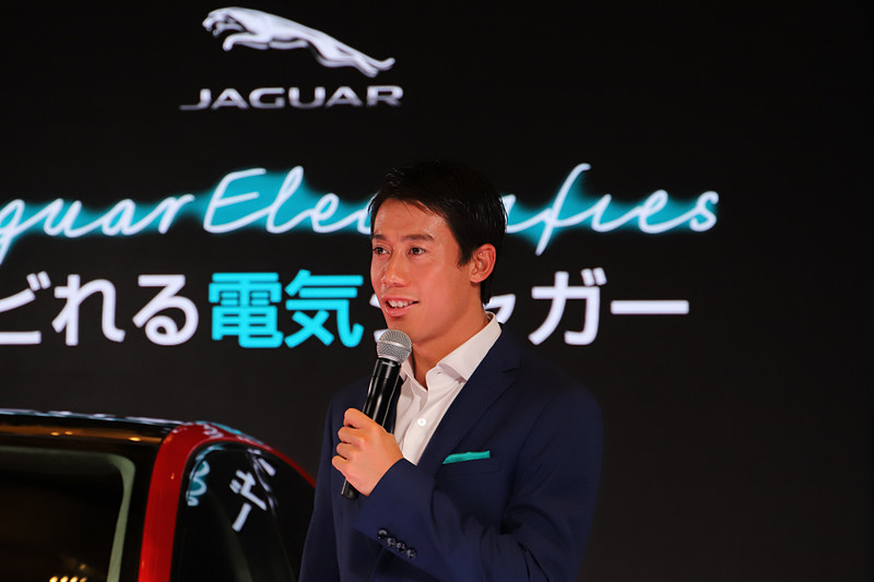 “シビれる“をキーワードにしたトークショーでは、錦織選手が「小さい頃、海に行ったときにクラゲに刺されて本当にシビれたこともある（笑）」と話すなど、和気あいあいと進行した