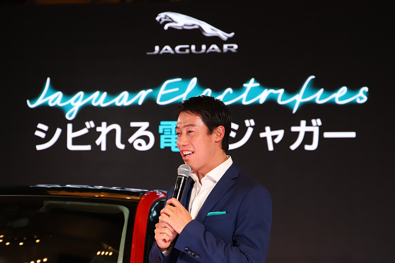 “シビれる“をキーワードにしたトークショーでは、錦織選手が「小さい頃、海に行ったときにクラゲに刺されて本当にシビれたこともある（笑）」と話すなど、和気あいあいと進行した