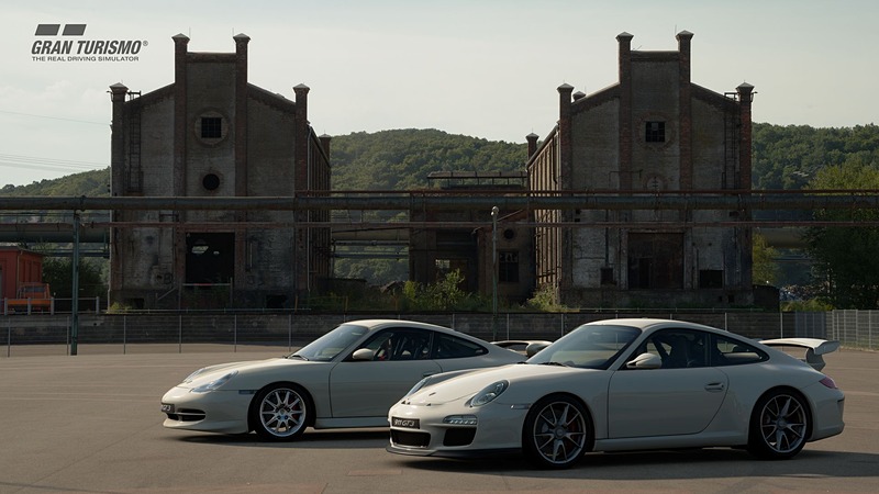 「ポルシェ 911 GT3(996)'01」(左)と「ポルシェ 911 GT3(997)'08」(右)