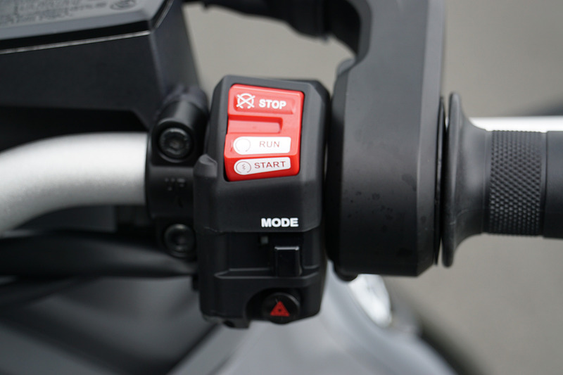 操作スイッチやメーター