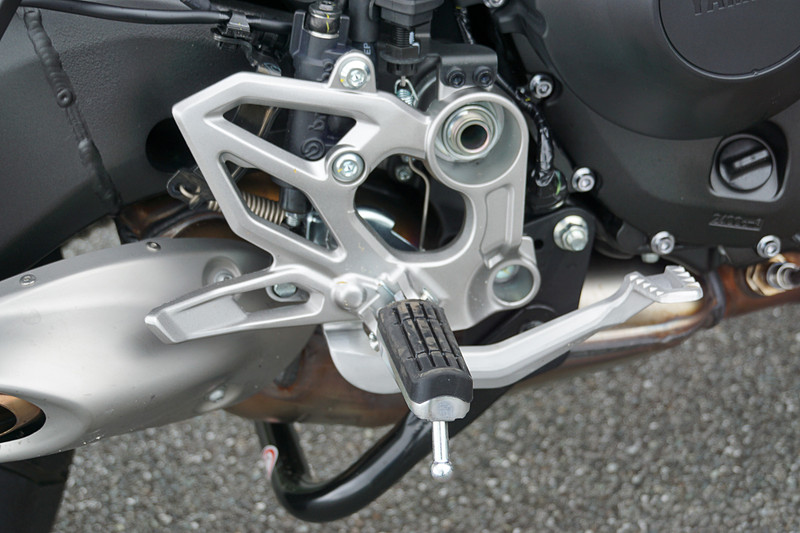 右側のステップまわり