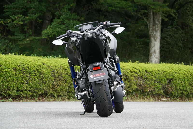 最高出力85kW（116PS）/10000rpm、最大トルク87Nm（8.9kgfm）/8500rpmを発生する水冷直列3気筒 845cm3エンジン搭載