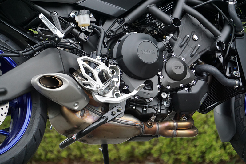 最高出力85kW（116PS）/10000rpm、最大トルク87Nm（8.9kgfm）/8500rpmを発生する水冷直列3気筒 845cm3エンジン搭載