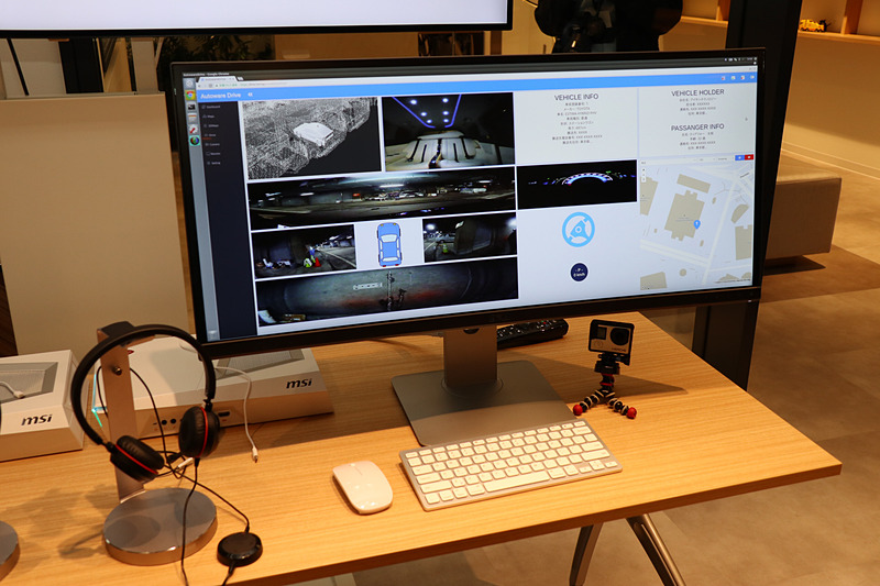 オペレーターの席にあるディスプレイでは、車外の様子に加えて車内に状況もモニタリング。さらに自動運転車、車両の所有者、乗員の各データも表示されている