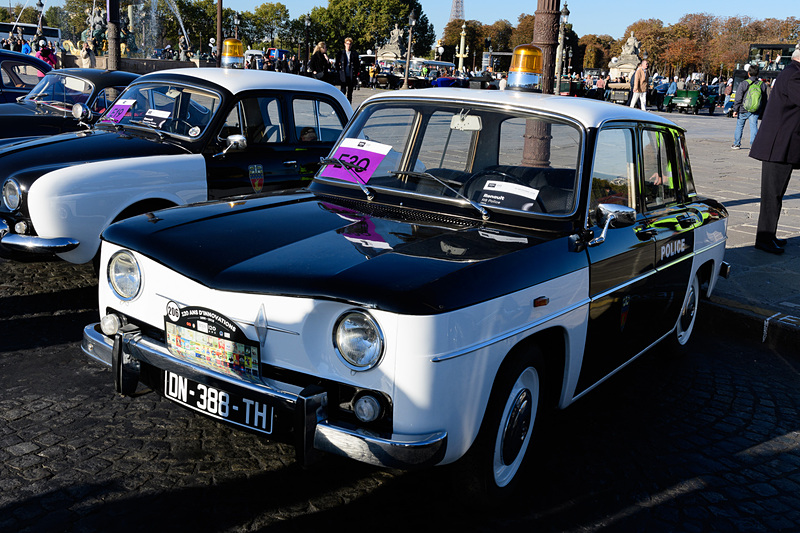 一般的なクルマからレーシングカー、そして働くクルマなどが展示されていた