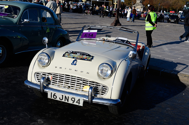 一般的なクルマからレーシングカー、そして働くクルマなどが展示されていた