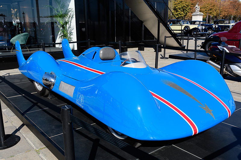 一般的なクルマからレーシングカー、そして働くクルマなどが展示されていた