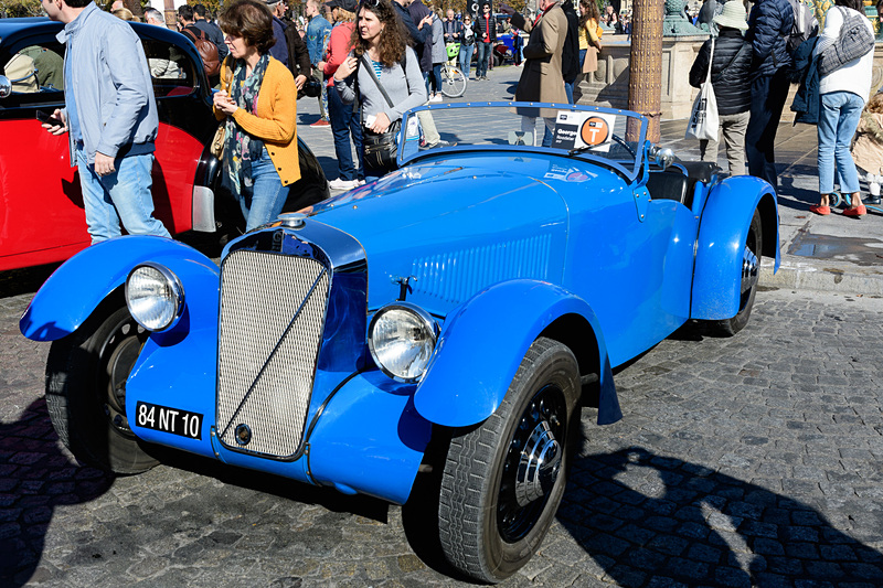 一般的なクルマからレーシングカー、そして働くクルマなどが展示されていた