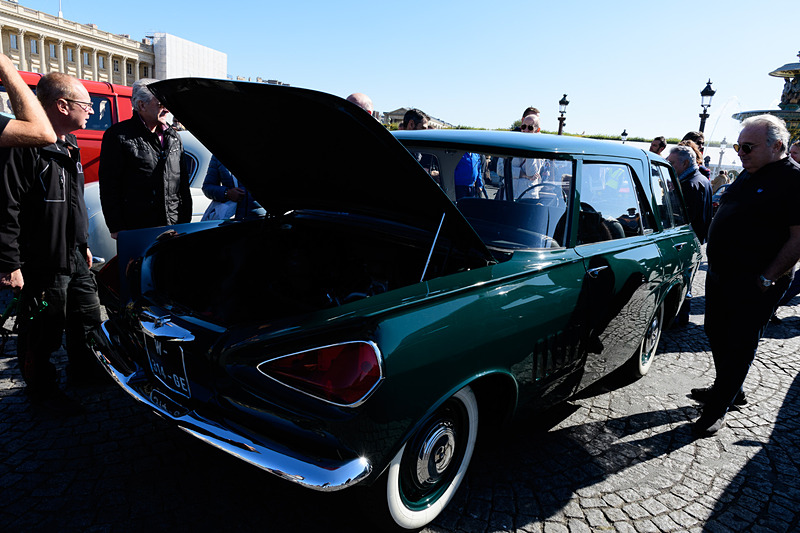 ルノー 900。実際にエンジンをかけ、パレードに参加していた