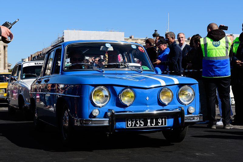 個性的なルノー車のパレード